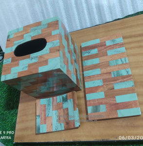 Juego de accesorios de baño de madera y resina fundida Premium Luxury Hotel Experience - Product Image 1