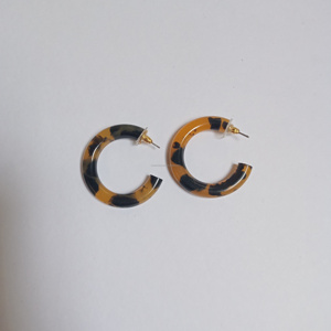 Pendientes de aro de resina en forma de C con textura de mármol bohemio de lujo, nuevos pendientes de tuerca geométricos de joyería de declaración de moda para mujeres y niñas - Product Image 4