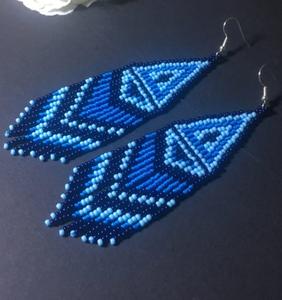 Boucles d'oreilles en perles de verre ludiques pour des tenues d'été colorées, ajoutant une énergie vibrante et un attrait unique des bijoux faits main - Product Image 1