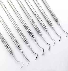 Lot de 6 instruments dentaires professionnels en métal et bois pour l'extraction dentaire, les détartrages et le retrait des obturations molaires - Product Image 1