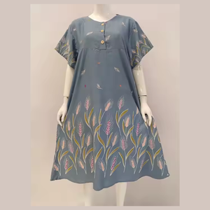 Robe de soirée/formelle simple et modeste pour femmes par Chrysanta, 100% rayonne, sans manches, longueur au sol - Product Image 1