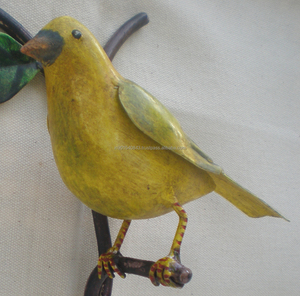 Gancho de Pared de Hierro Pintado en Amarillo Canario, Ganchos de Pared de Hierro Fundido Europeos Vintage con Diseños de Animales para Colgar Cestas de Jardín - Product Image 3