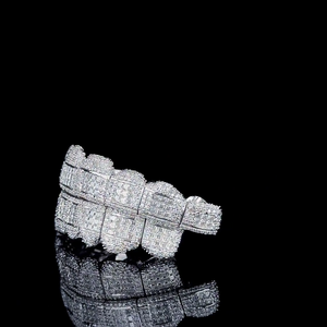 Grillz de Dientes de Lujo con Diamantes, Plata 925 con Baño de Rodio, Microincrustaciones, Corte Brillante Redondo y Corte Princesa, Unisex - Product Image 4