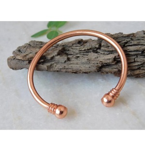 กำไลข้อมือโรสโกลด์ทันสมัย งานแฮนด์เมด ดีไซน์เปิดโล่ง สวยงามประณีต - Product Image 3