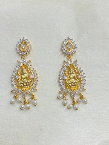 Boucles d'oreilles créoles Lakshmi en laiton plaqué or 22 carats, bijoux ethniques pour femmes, idéales pour mariages, fêtes et occasions spéciales, cadeau parfait. - Product Image 1