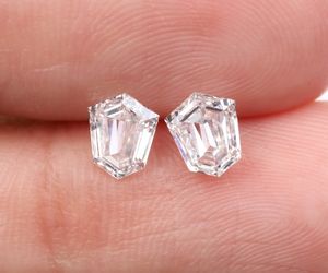 Par de Diamantes Cultivados en Laboratorio con Corte Escudo de 1.29Ct, Color EF, Certificación IGI, Corte Excelente, Claridad VVS-VS, Joyería de Diamantes Hechos a Medida - Product Image 6