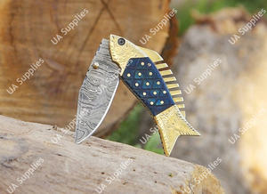 มีดพับเหล็กดามัสกัสคุณภาพระดับมืออาชีพจากโรงงานโดยตรง สำหรับตั้งแคมป์/ตกปลา ความแข็ง 58 HRC คมกริบ ระดับอุตสาหกรรม ด้ามไม้ทองเหลือง - Product Image 4