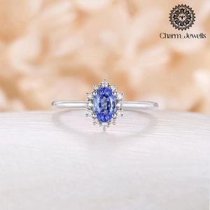 Bague de fiançailles classique en argent pour femme Charm Jewels, sertie de moissanite taille coussin, motif floral, certifiée IGI, 3 grammes - Product Image 3