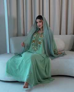 Vestido de noche largo de poliéster y gasa verde menta con bordado de cuentas para mujer, cintura natural, transparencias y cuello en V - Product Image 1