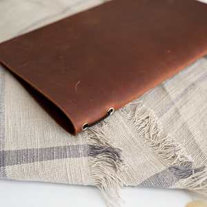 Porte-menu et couverture en cuir de luxe classique, design pliable, protection, logo personnalisé, prêt pour les restaurants, cafés, hôtels - LMC-0060 - Product Image 6