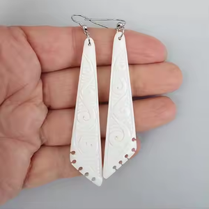 Pendientes Colgantes Hechos a Mano con Hueso de Búfalo Clásico y Color Blanco para Mujer, Ideales para Fiestas y Eventos, Artesanía Natural - Product Image 4