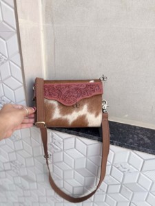 Bolso Bandolera Clásico de Cuero Genuino, Nuevo Diseño, Cuero Repujado a Mano, Bolso Bandolera Cruzado Moderno - Product Image 3