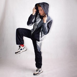 Conjunto Deportivo Unisex Impermeable con Capucha y Bloques de Color, Chaqueta Ligera de Poliéster de Longitud Completa con Bolsillos Laterales, Estilo Casual para Primavera - Product Image 3