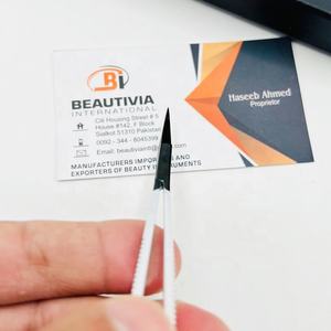 Tijeras de manicura rusas extra afiladas, herramienta de belleza sostenible de acero inoxidable con acción de primavera en blanco y negro para cutículas - Product Image 5