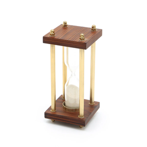 Reloj de arena de madera hecho a mano, tradicional, con marco de latón y cristal transparente para un cronometraje preciso al mejor precio - Product Image 6