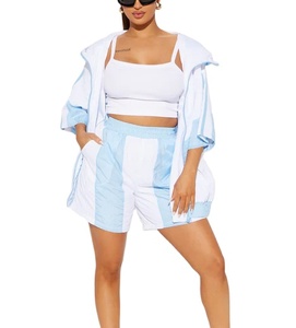 Ensemble short coupe-vent léger d'été pour femme avec logo personnalisé, 100 % polyester, boutons unis, patchs gris entièrement brodés - Product Image 5