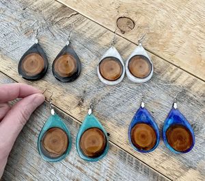 Fournisseur de Boucles d'Oreilles Bohèmes Artistiques Faits Main en Résine Époxy et Bois Écologiques, Meilleures Ventes pour Mariages - Product Image 6
