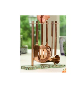 Juego de herramientas de barra de metal versátiles con coctelera, jigger medidor, cuchara mezcladora, colador y muddler para necesidades de coctelería - Product Image 1