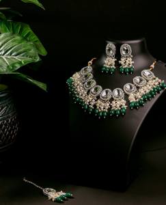 Ensemble de bijoux traditionnels Kundan en or pour femmes, collier et boucles d'oreilles pendantes en perles vert foncé, accessoires de mariage pour la mariée, exportation en gros - Product Image 1