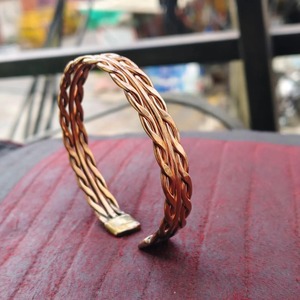 Bracelets en cuivre unisexes au design martelé, bijoux raffinés pour un cadeau d'anniversaire ou de mariage pour femme - Product Image 6