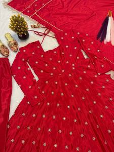 Traje Anarkali de Diseñador para Mujer TENNECY, en Seda Chinon Pesada con Bordado de Lentejuelas y Zari de 3mm, Reversible, para Fiesta Diwali, Largo hasta el Tobillo - Product Image 6