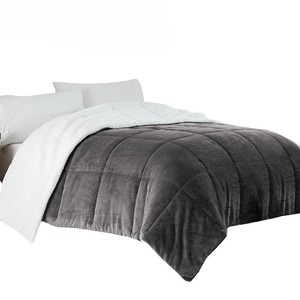 Housse de couette réversible matelassée en microfibre gris foncé et blanc, automne-hiver, lavable en machine, hypoallergénique, garnissage en polyester - Product Image 1