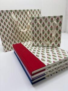 Cahiers artisanaux imprimés à la main avec des motifs artistiques, parfaits pour écrire, faire des journal intimes, offrir en cadeau, comme papeterie et pour les voyages. - Product Image 4
