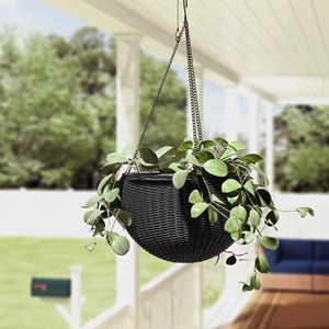 Pot de fleurs suspendu en rotin noir moderne avec chaîne pour une utilisation intérieure et extérieure - Product Image 1