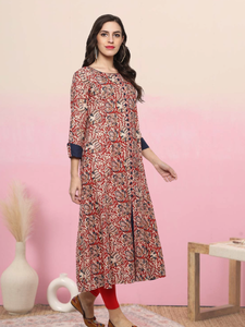 Kurta Anarkali Roja de Algodón con Estampado Kalamkari para Mujer, con Cuello Redondo y Mangas Tres Cuartos, Diseñada para Vestir en Eventos Festivos Étnicos Globales - Product Image 2