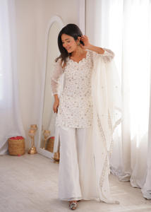 Ensemble Kurta en soie élégant et texturé avec broderie Zari ornée de sequins, pantalon Palazzo et dupatta assortis (PY 300) DC - Product Image 2