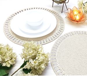 Sous-plats élégants perlés faits à la main avec broderies complexes pour la décoration moderne des salles à manger, des maisons, des restaurants et des hôtels - Product Image 1