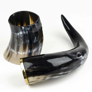Cuerno Vikingo de Cuerno de Búfalo Negro con Borde de Latón – Taza de Cuerno Nórdica Medieval Rústica para Festivales, Decoración y Bar - Product Image 5