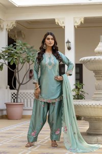 Ensemble ethnique tendance en satin avec Kurti brodé et dupatta léger en organza – Look de soirée - Product Image 2