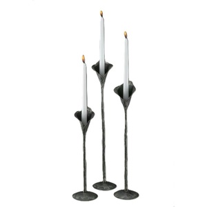 Ensemble de 2 bougeoirs en cuivre martelé, base conique texturée, décoration d'intérieur en métal, éclairage d'ambiance créant une atmosphère douce - Product Image 4