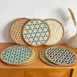 Manteles individuales verdes hechos a mano en Vietnam, combo de manteles individuales de bambú de gran venta para acentuar una mesa de estilo bohemio. - Product Image 6