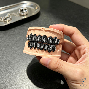 Grillz dentaires en moissanite noir et blanc VVS, taille brillant rond, sur mesure, pour cadeau de fête - Product Image 1