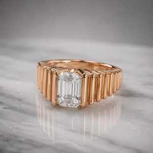 Anillo de banda único con diamante de corte esmeralda de 1.01 quilates, banda escalonada, oro macizo de 14K, regalo fino para aniversario de bodas o fiesta para tu pareja - Product Image 4