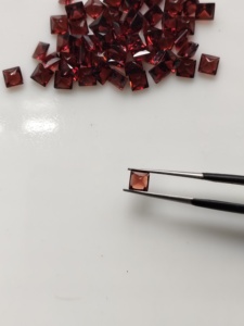 Granate Rojo Natural de 4.5MM, Corte Princesa Cuadrado, Gema Suelta de la Mejor Calidad para Joyería - Product Image 2