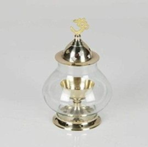 Par de soportes decorativos de latón con forma de Swastika para lámparas de aceite Diya, ideales para el hogar, templos y Puja, disponibles a precios de mayoreo. - Product Image 4