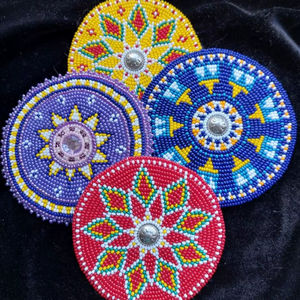 Ensemble de sous-verres élégants en perles de verre décoratives, idéal pour les cadeaux de mariage et les idées de cadeaux de pendaison de crémaillère - Product Image 1