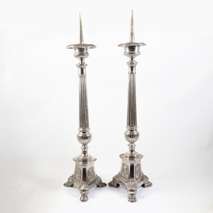 Ensemble de bougeoirs Flame Essence au design classique, en métal durable, pour la décoration de la maison - Product Image 2