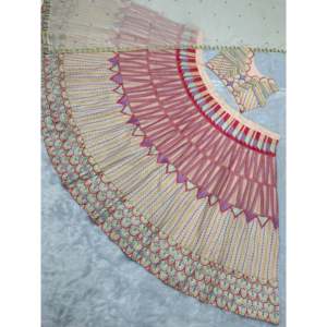 Accesorios Étnicos de Diseño, Lehenga Choli y Dupatta Bordados con Trabajo de Hilo - Product Image 3
