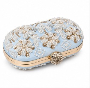 Pochette élégante pour femme avec perles, motif floral, bleu clair, sac de soirée/mariage, fermeture à loquet, sans bandoulière - Product Image 6