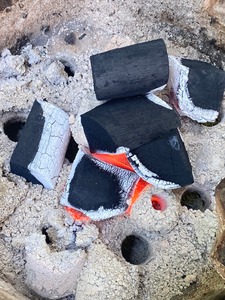 Khaya ถ่านธรรมชาติสีดำไม้เนื้อแข็งไร้ควันเวลาการเผาไหม้นาน - Product Image 4