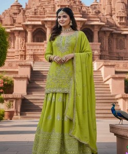 Conjunto de Top, Lehenga y Dupatta de Algodón con Bordado de Lentejuelas y Diseño de Loros Dibujados a Mano, Estilo Étnico, para Uso Casual, Verde, Precio al por Mayor - Product Image 2