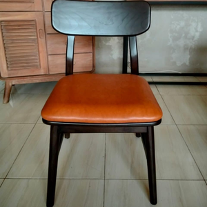 Sillas de Comedor de Madera de Teca Sólida con Asientos de Espuma Suave y Acabado Liso, Diseño Moderno y Minimalista - Product Image 2