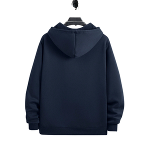 เสื้อฮู้ดผู้ชายสีกรมท่าแบบซิปหน้า แขนยาว สวมใส่สบาย มีกระเป๋าแบบจิงโจ้ ปลายแขนและชายเสื้อแบบริบ เหมาะสำหรับใส่ในชีวิตประจำวัน - Product Image 2