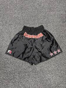Shorts de boxe en satin noir uni avec logo sur le devant, taille haute élastique, respirants, séchage rapide, pour entraînement MMA, Muay Thai, combat et gym - Product Image 1