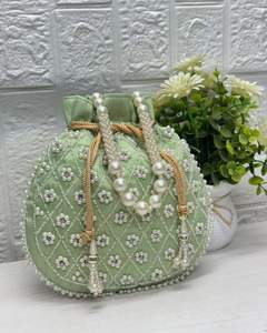 Bolso Potli de Seda Color Granate con Cuentas, Bordado Zardosi, Bolsa con Cordón, Regalo para Mujer, Bolso de Mano para Boda, Bolso de Mano para Novia - Product Image 4