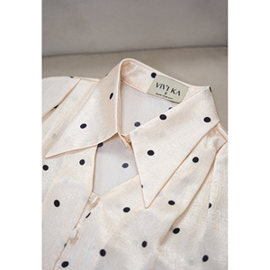 Blusa Elegante y Femenina de Satén con Textura Suave y Estampado de Puntos, Manga Larga, Cuello Recortado, Estilo Casual Inteligente para Mujer, Vietnam, Personalizada BETTY - Product Image 6